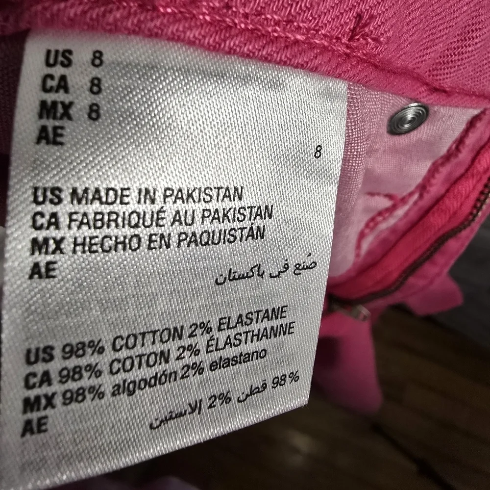 NWT On 34th Vibrant Pink 5.5